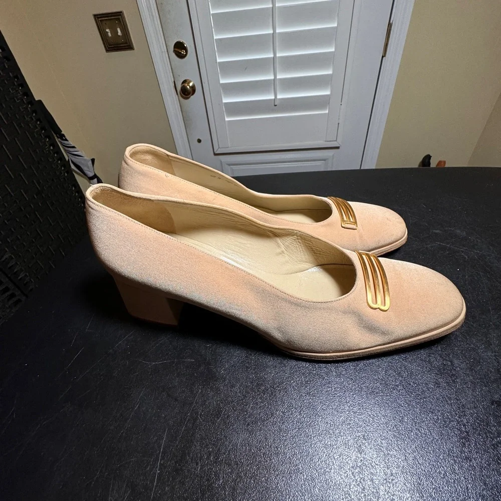 Bally Switzerland Pandar block heel pump round toe gold accent size 9